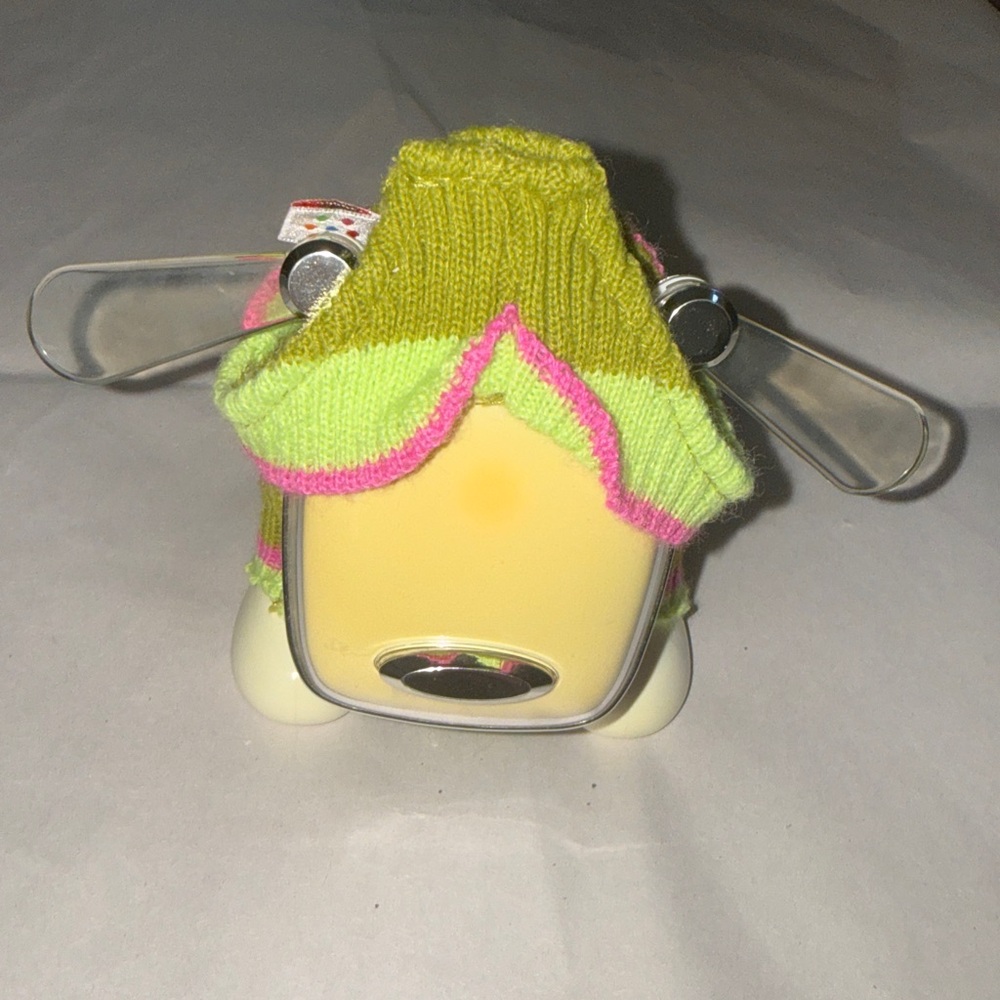 Rare Find Hasbro Sega iDog with Accessories
2005 Gen 1 Elect Speaker Toy, Works!